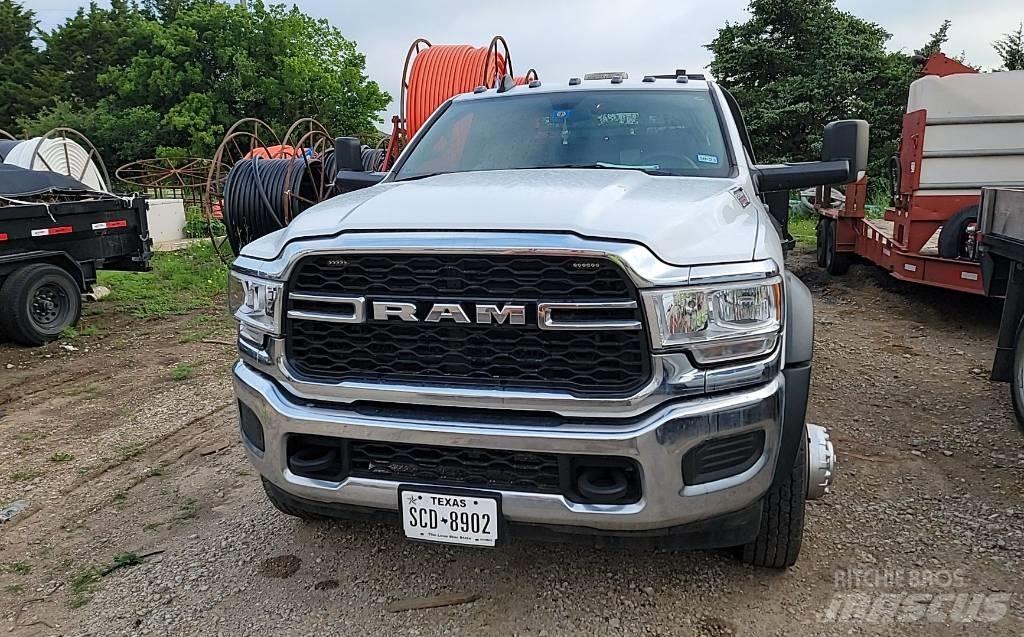 RAM 5500 Вантажівки-платформи/бокове розвантаження