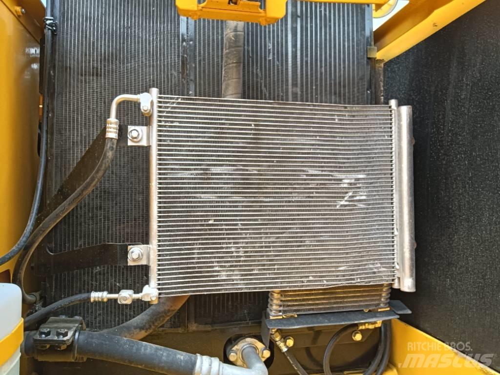 Komatsu PC 240 Гусеничні екскаватори