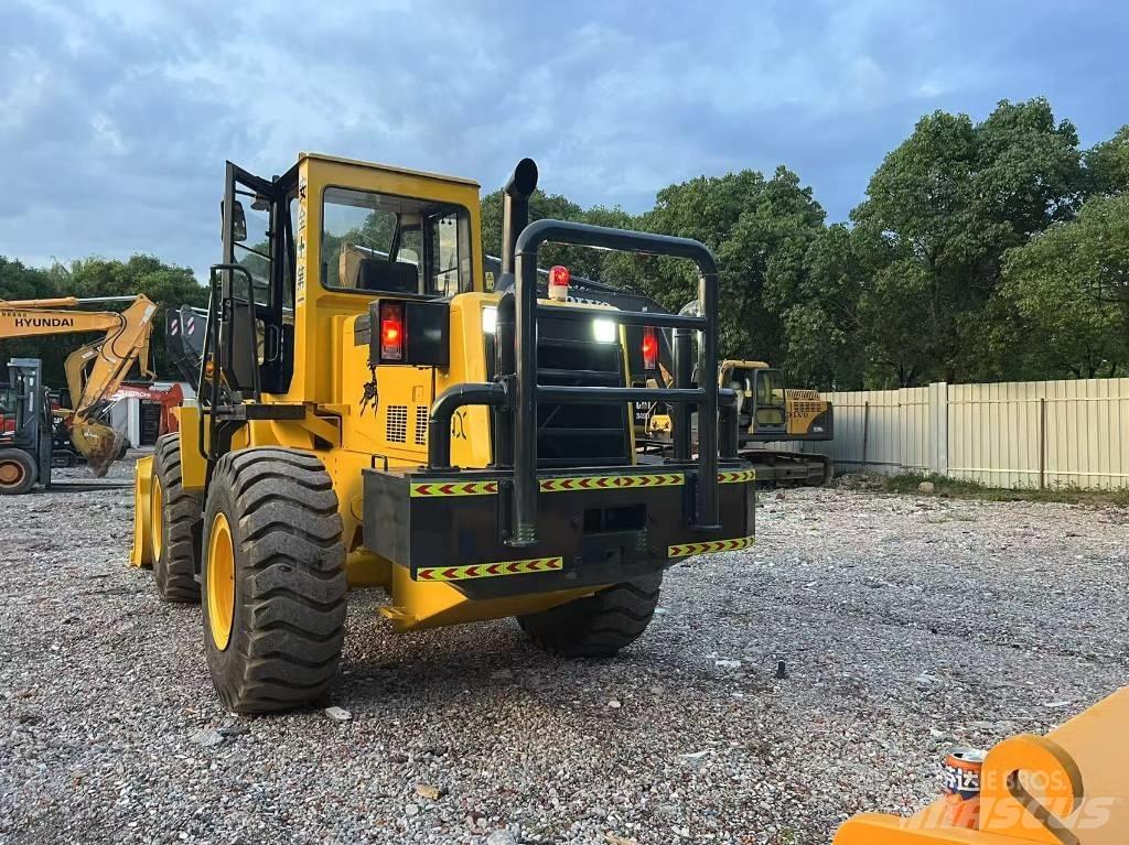 Komatsu WA 320-3 Фронтальні навантажувачі