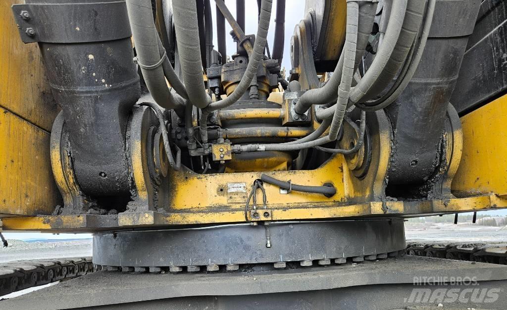 CAT 390 F Гусеничні екскаватори