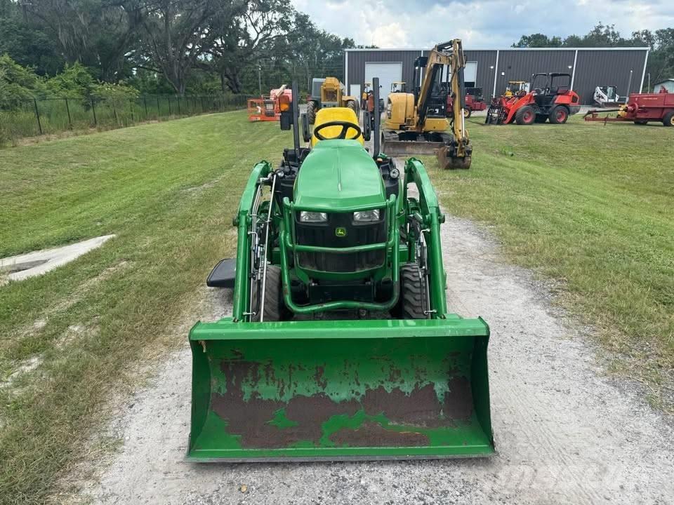 John Deere 1025 R Трактори