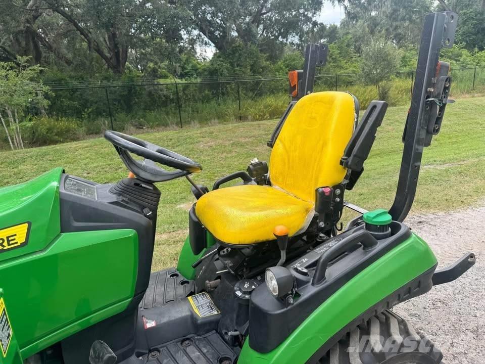 John Deere 1025 R Трактори