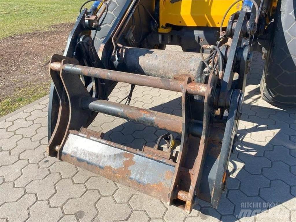 JCB 437 HT Фронтальні навантажувачі