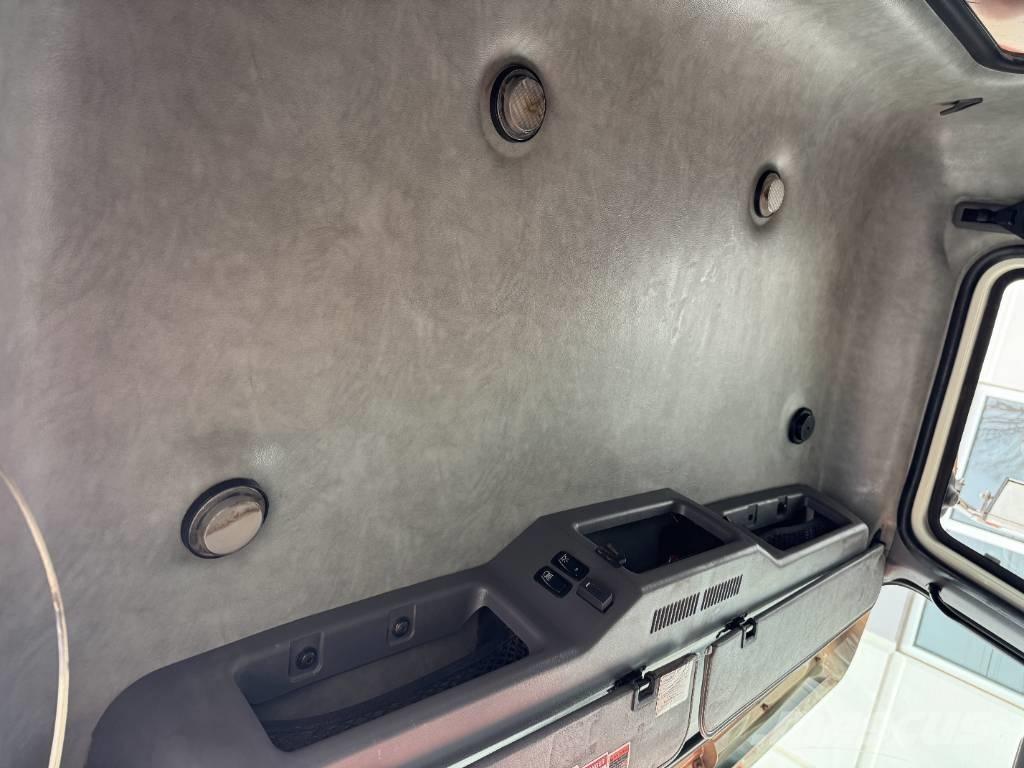 Mack GU813 Самоскиди