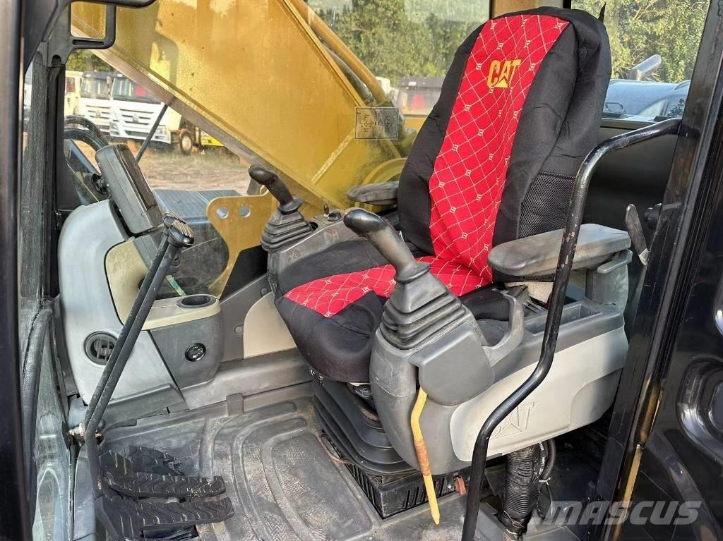 CAT 330DL Гусеничні екскаватори