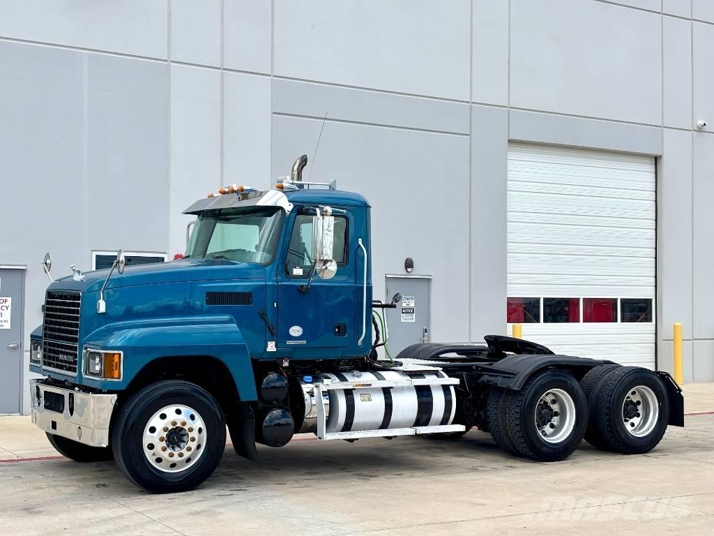 Mack Pinnacle Тягачі