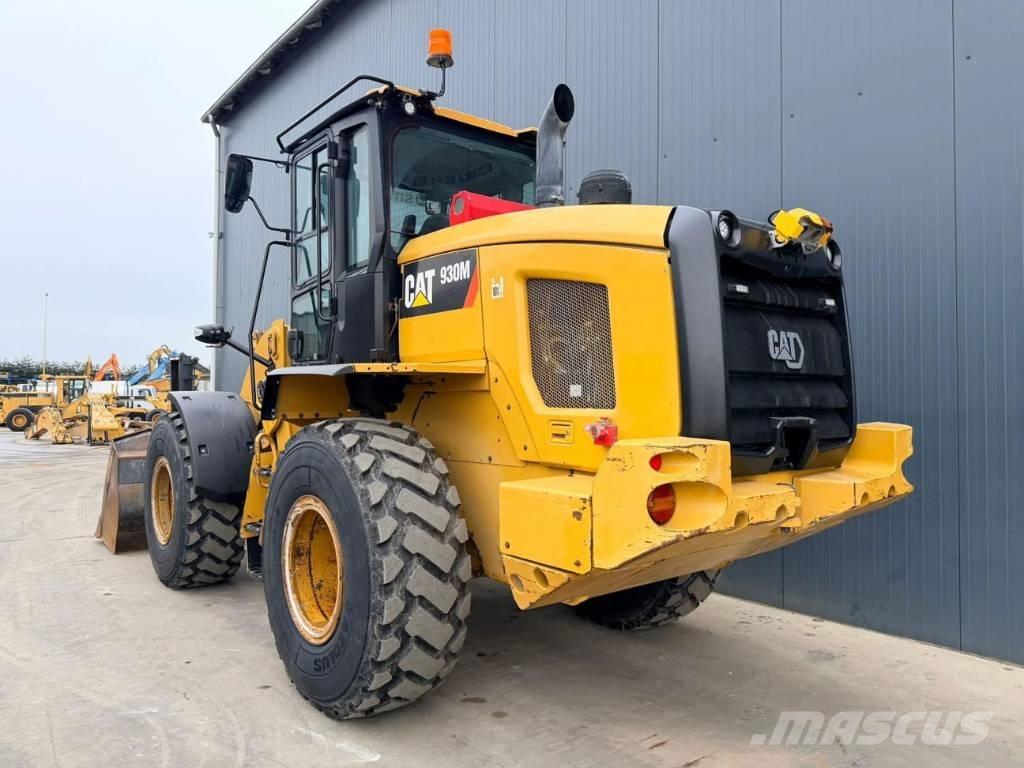 CAT 930M Фронтальні навантажувачі