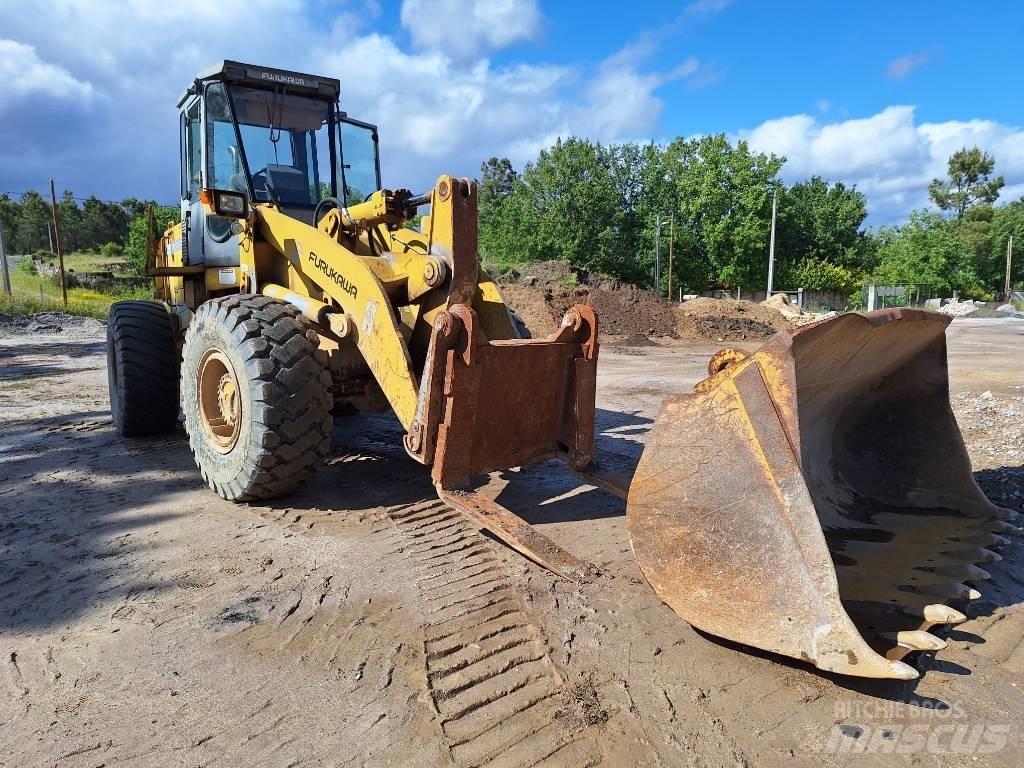 Furukawa 335 Фронтальні навантажувачі