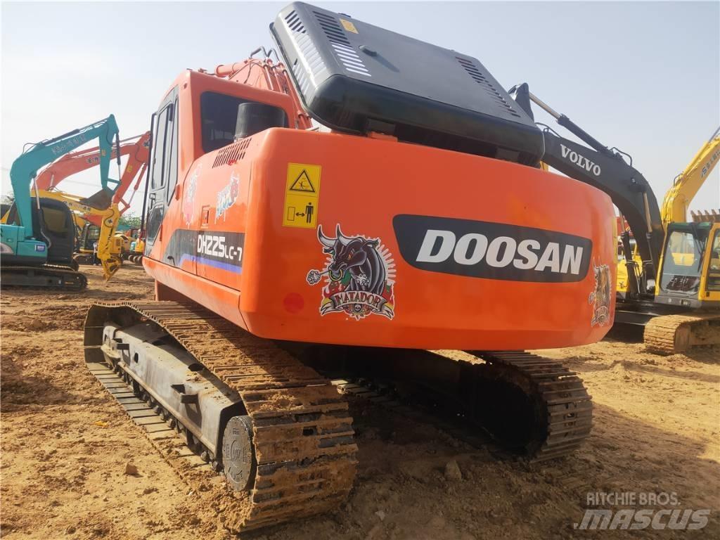 Doosan DH 225 LC-7 Гусеничні екскаватори