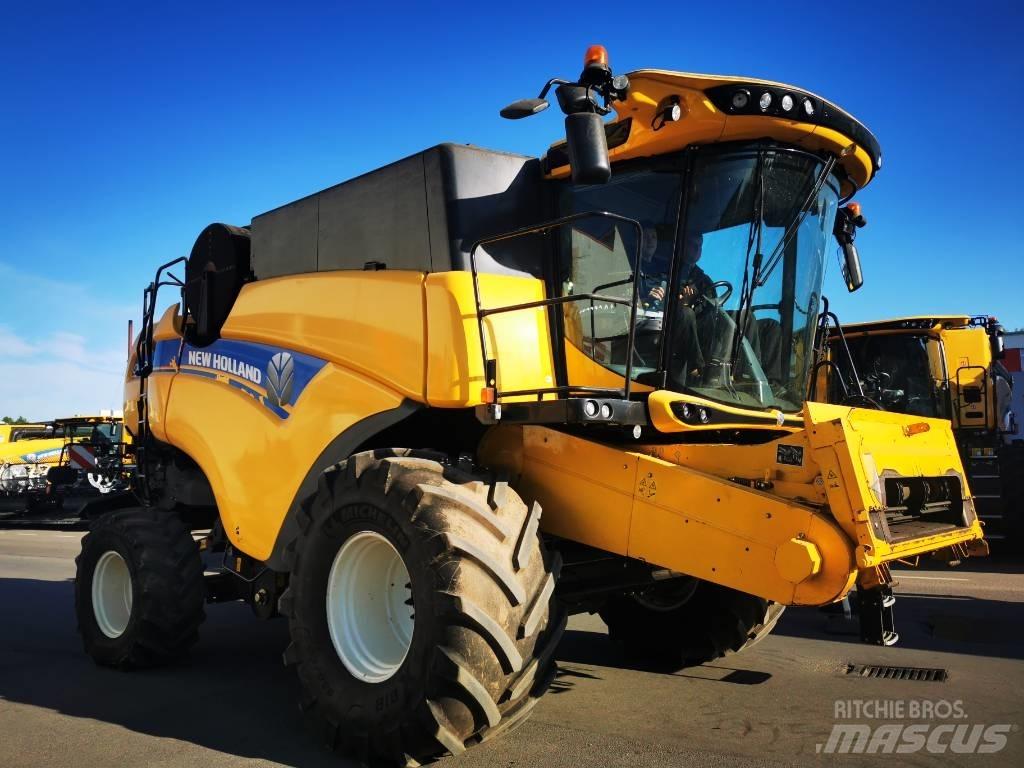 New Holland CX 8.90 Зернозбиральні комбайни