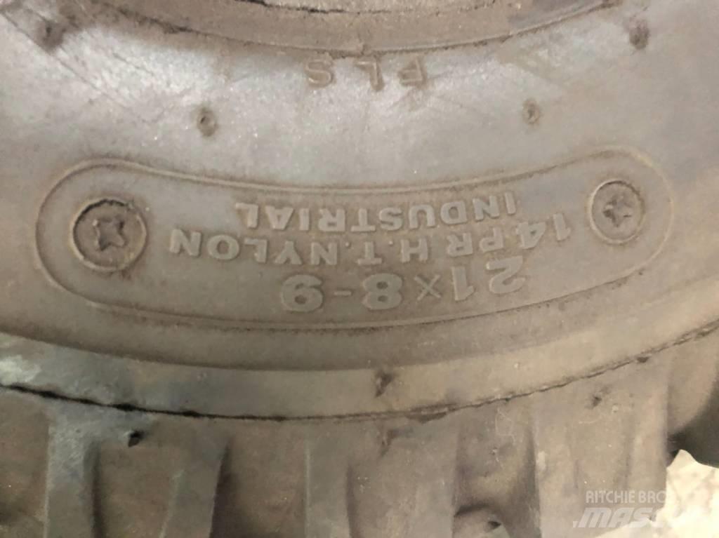 Bridgestone 21x8-9 Шини