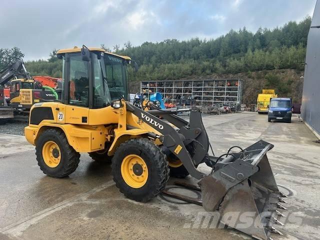 Volvo L 30 G Фронтальні навантажувачі
