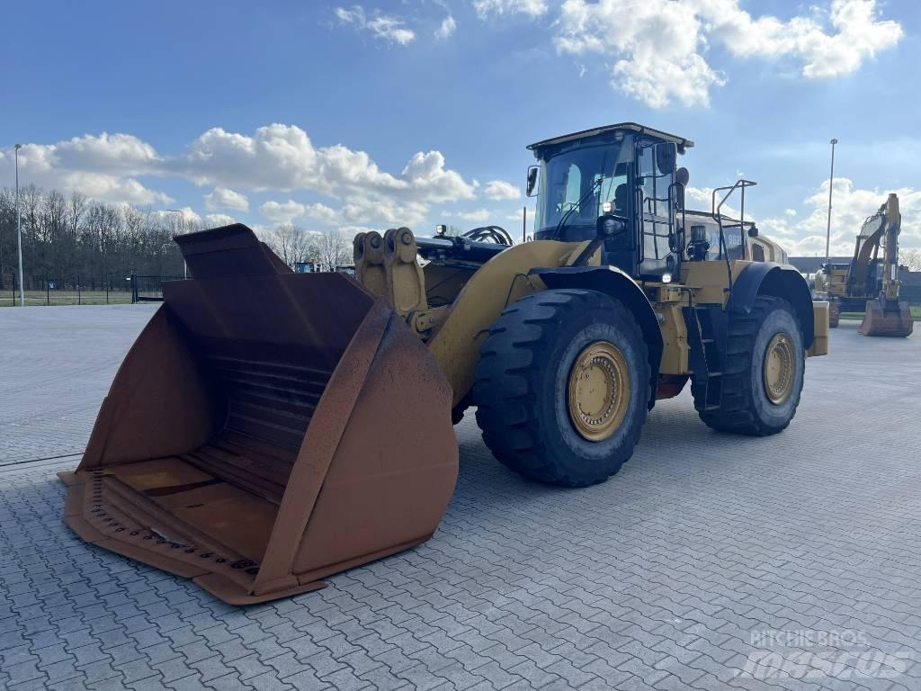 CAT 982M Фронтальні навантажувачі