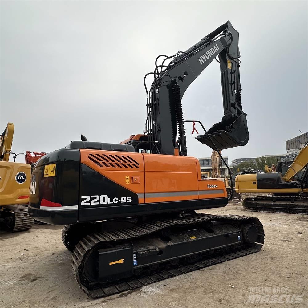 Hyundai R220LC-9S Гусеничні екскаватори