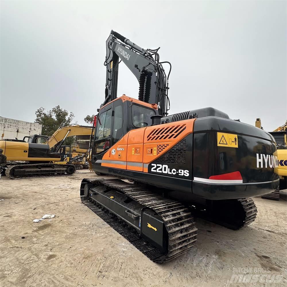 Hyundai R220LC-9S Гусеничні екскаватори