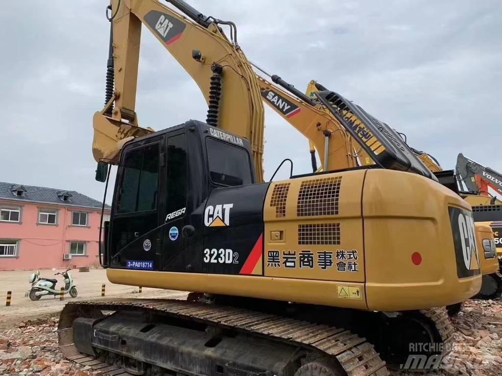 CAT 323 D L Гусеничні екскаватори