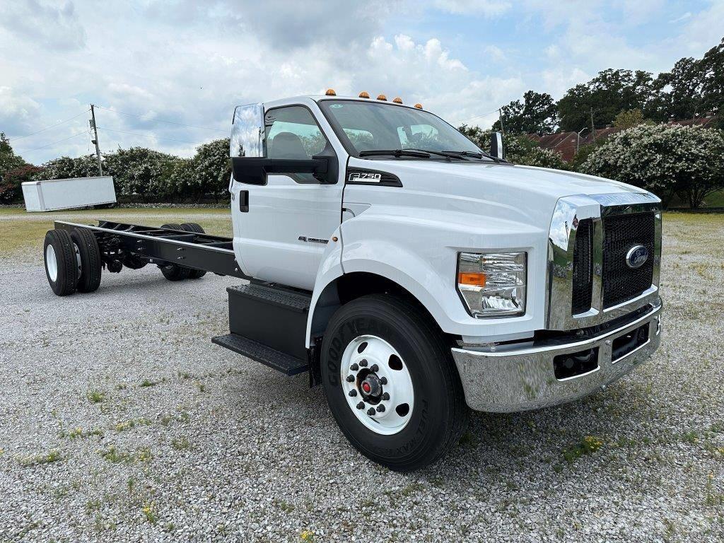 Ford F 750 Шасі з кабіною
