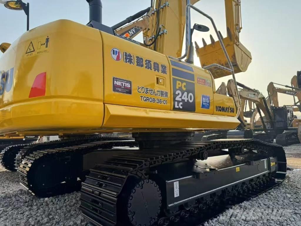 Komatsu 240-8N1 Гусеничні екскаватори