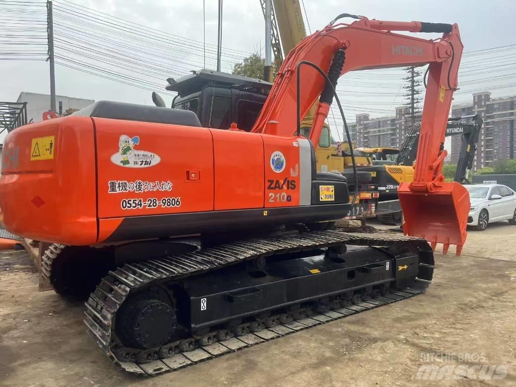 Hitachi 210LC Гусеничні екскаватори