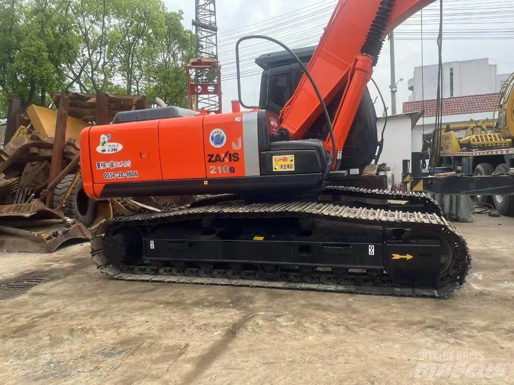 Hitachi 210LC Гусеничні екскаватори