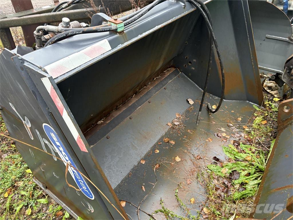 Snowstar HK700L Розсіювачі солі та піску