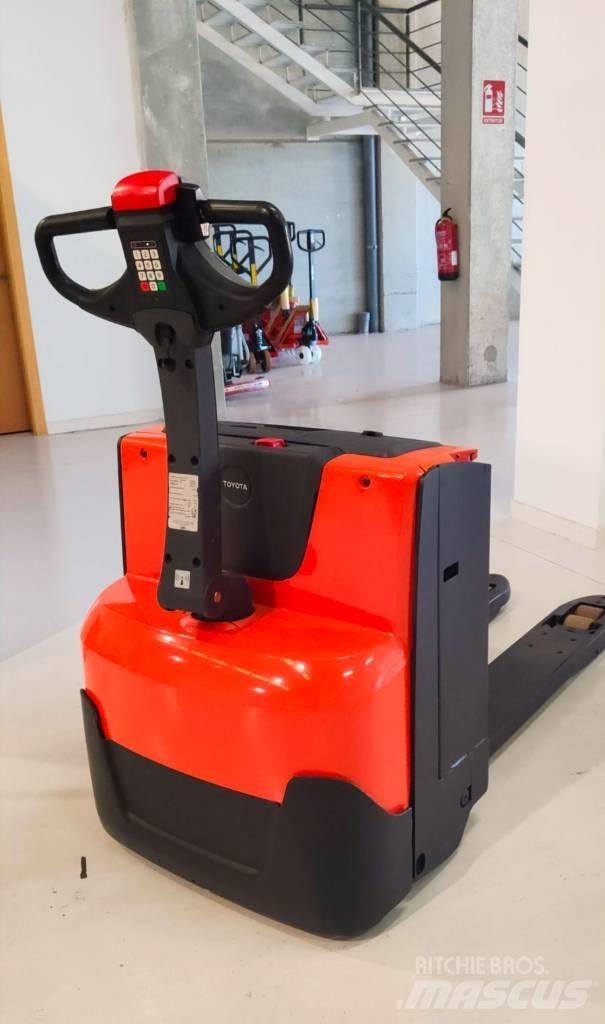 BT LWE 180 Штабелери