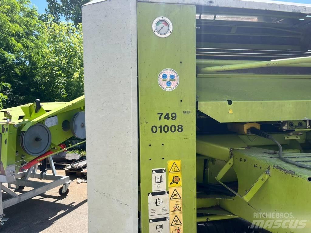 CLAAS Rollant 240 Рулонні прес-підбирачі