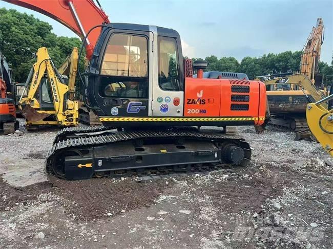Hitachi ZX 200 Гусеничні екскаватори