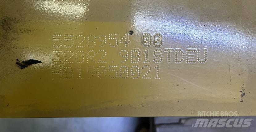 CAT 320 Бони і ковші