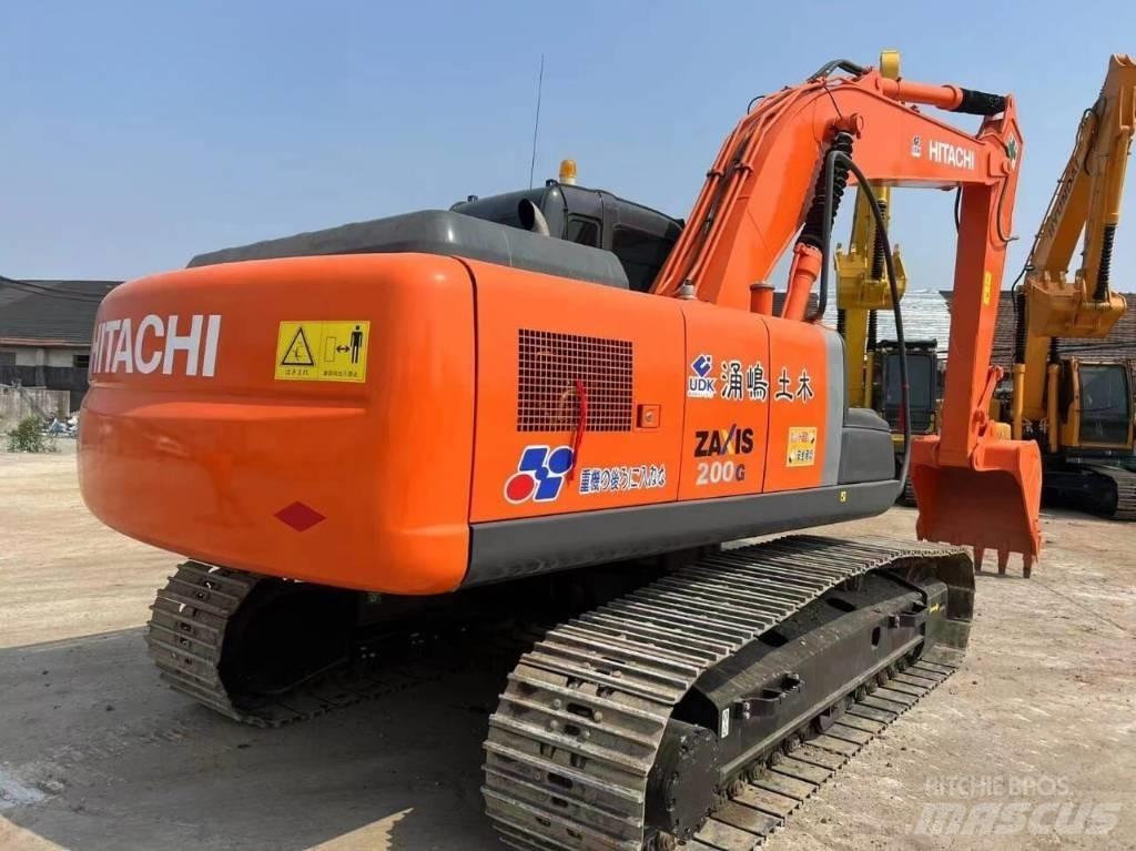 Hitachi ZX 200 Гусеничні екскаватори