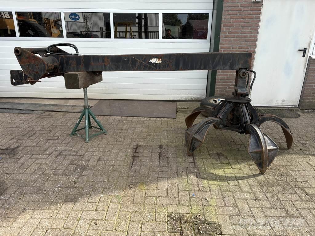 Manitou jip Телескопічні навантажувачі