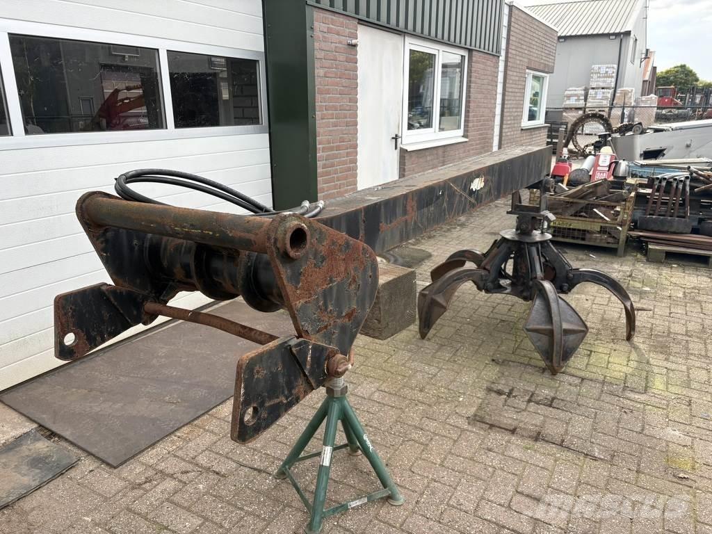 Manitou jip Телескопічні навантажувачі