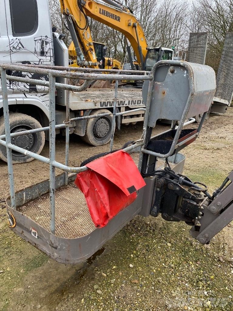 Manitou 180 ATJ Колінчаті підйомники