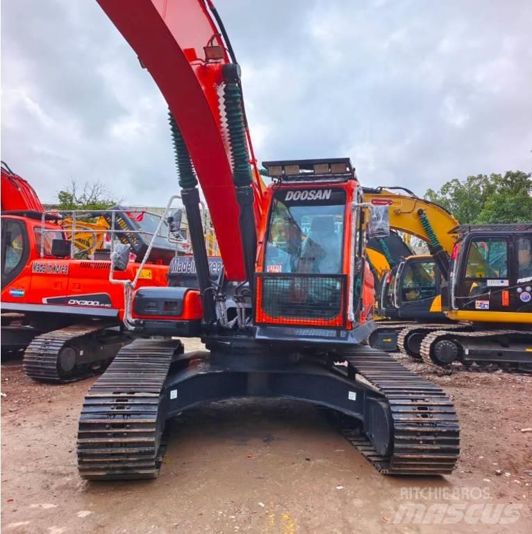 Doosan DX 300 LC Гусеничні екскаватори