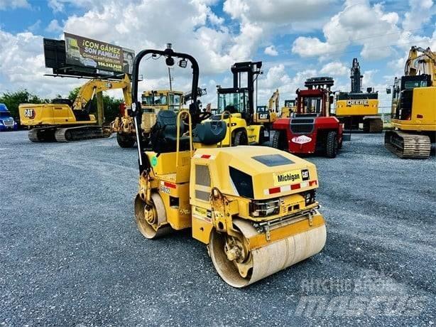 CAT CB 24 Котки тротуарні