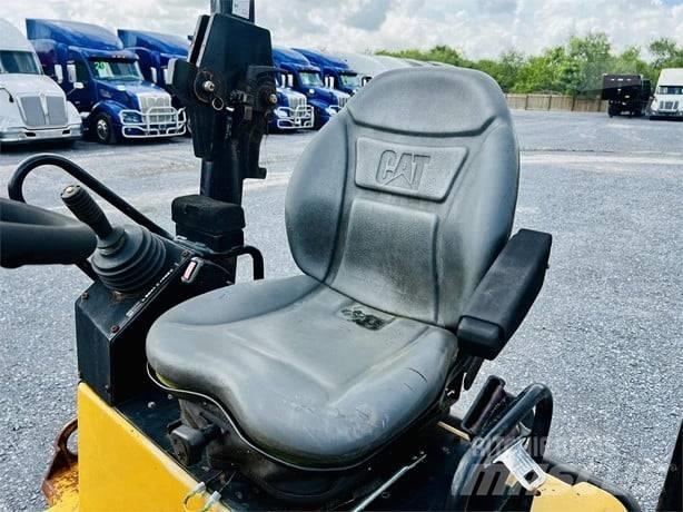 CAT CB 24 Котки тротуарні