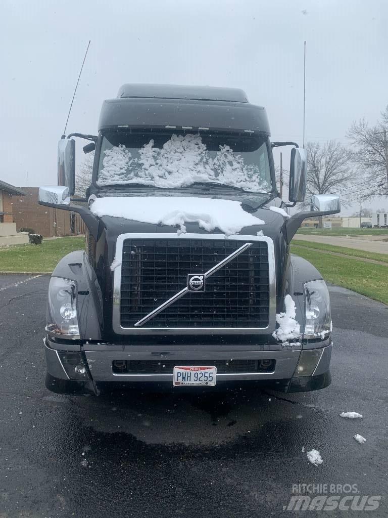Volvo VNL730 Тягачі