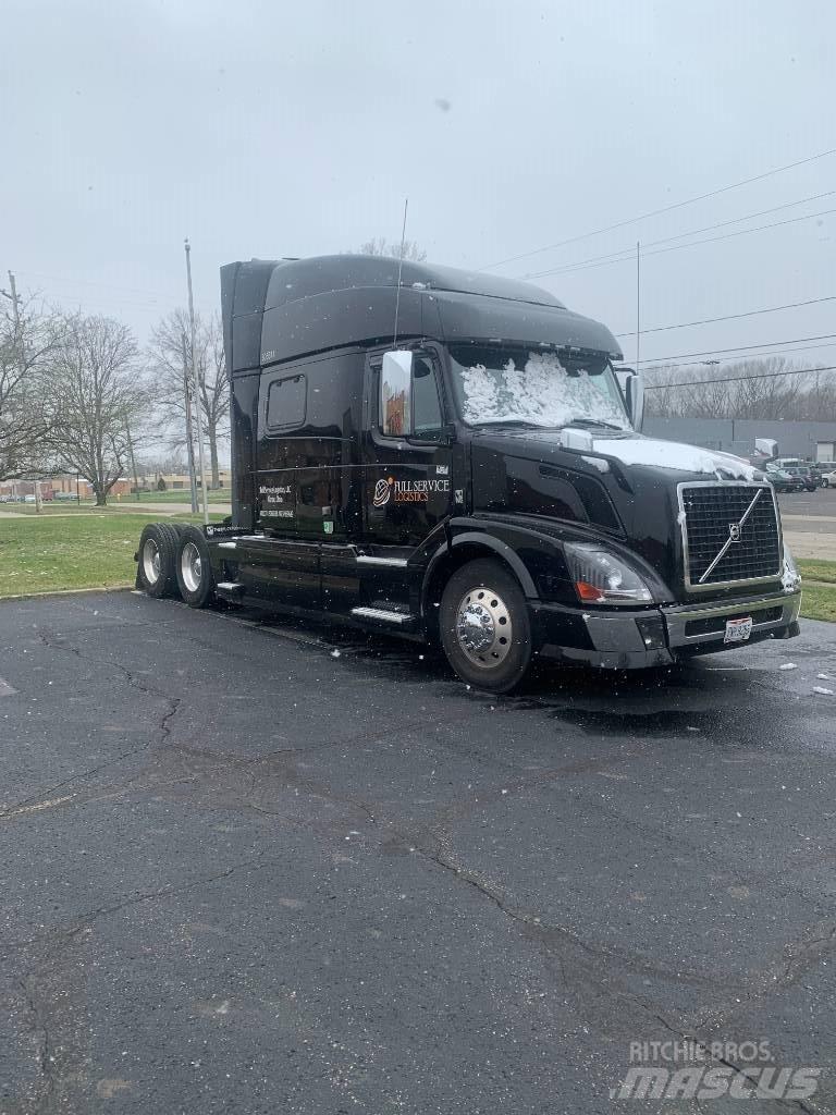 Volvo VNL730 Тягачі