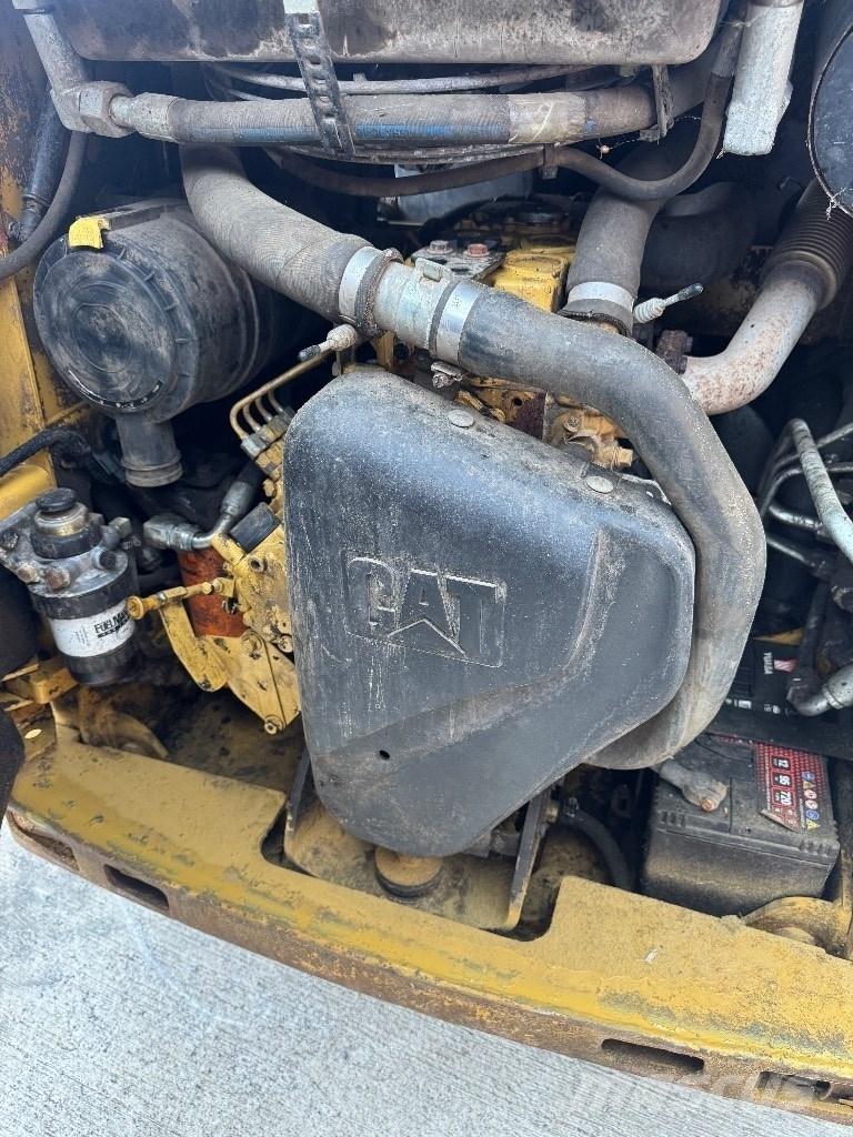 CAT 216 B 3 Міні-навантажувачі