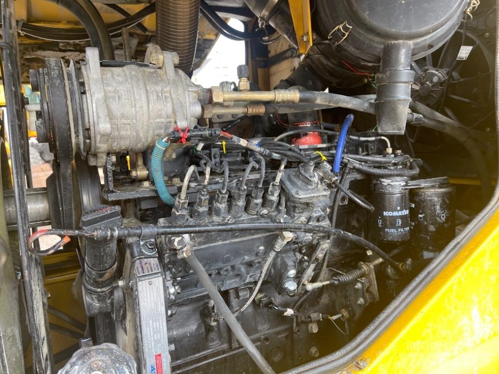 Komatsu WA 270-3 Фронтальні навантажувачі