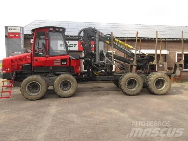 Komatsu 835 Форвардери