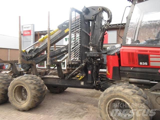 Komatsu 835 Форвардери
