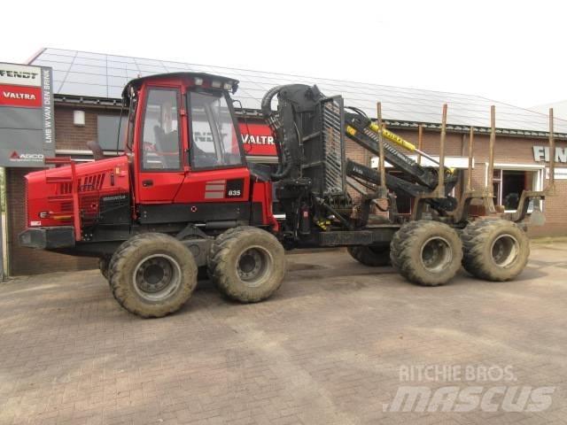 Komatsu 835 Форвардери