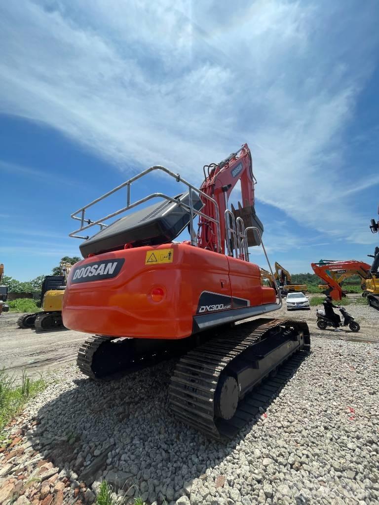 Doosan DX 300 Гусеничні екскаватори