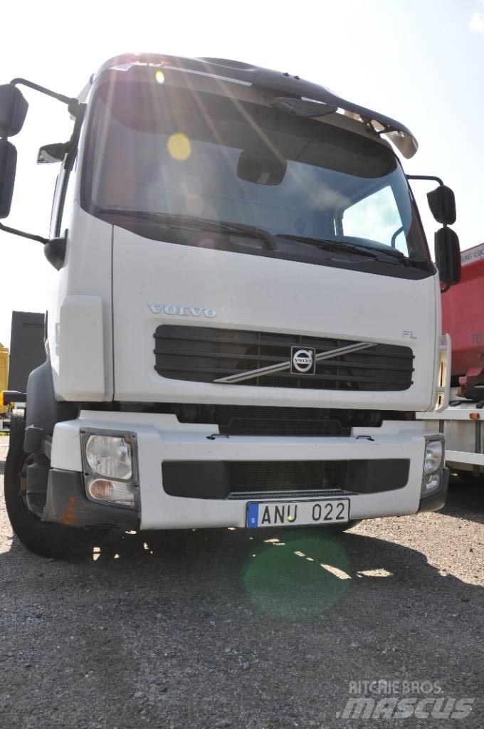 Volvo FL240 4x2 Шасі з кабіною