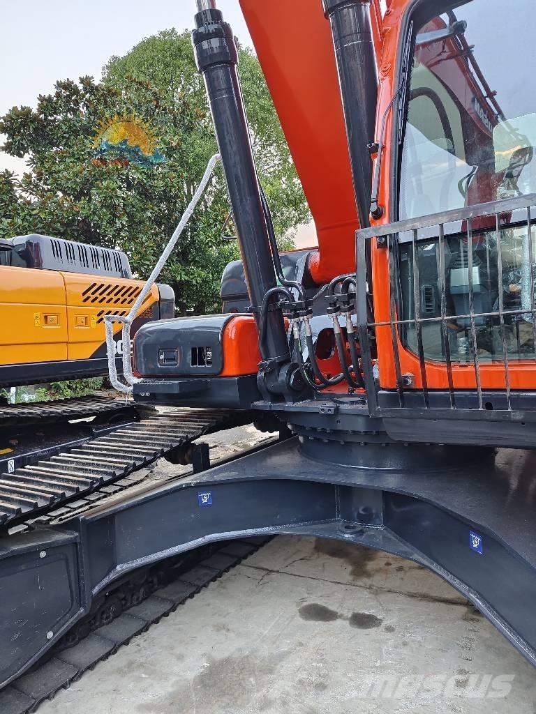 Doosan DX 300 LC Гусеничні екскаватори