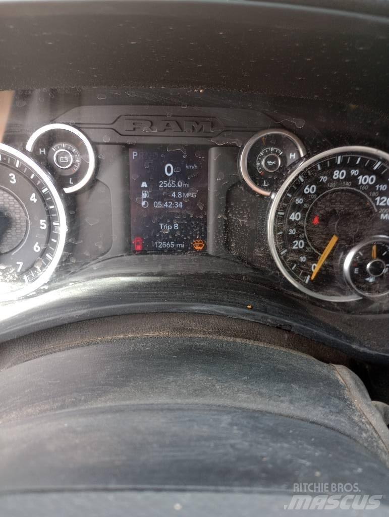 RAM 5500 Вантажівки-платформи/бокове розвантаження