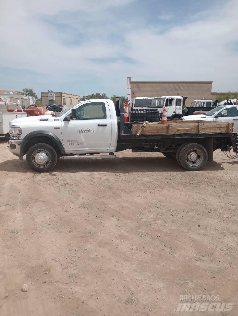 RAM 5500 Вантажівки-платформи/бокове розвантаження