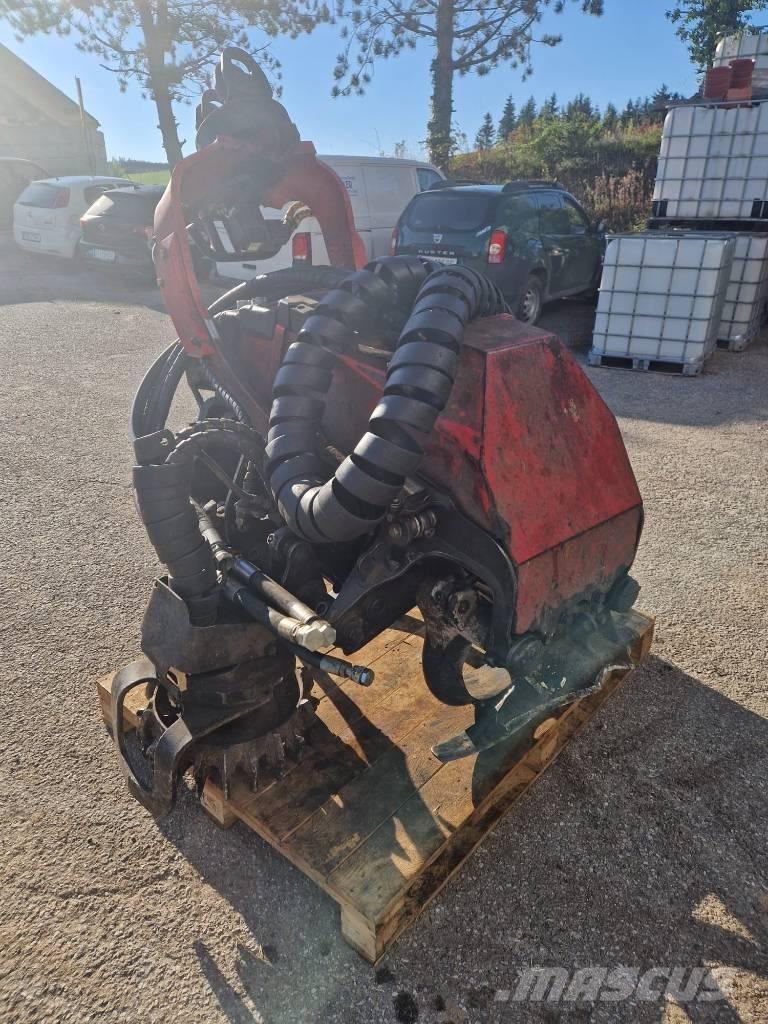 Komatsu 124 Сучкорізи