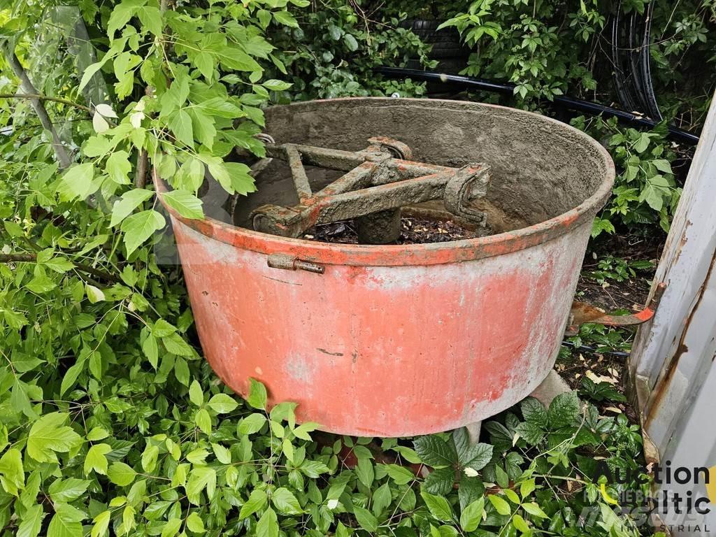  Concrete mixer Бетоноукладачі